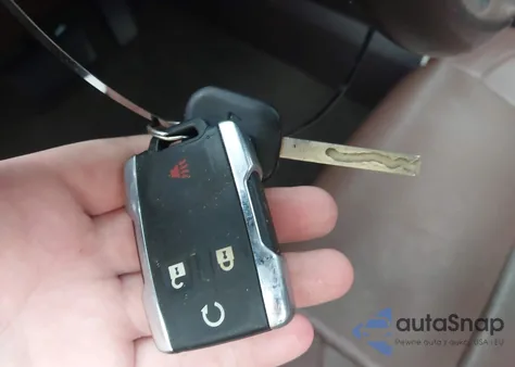 2016 Chevrolet Silverado 1500 High Country z USA, uszkodzony, nr VIN 3GCUKTEJ2GG267967